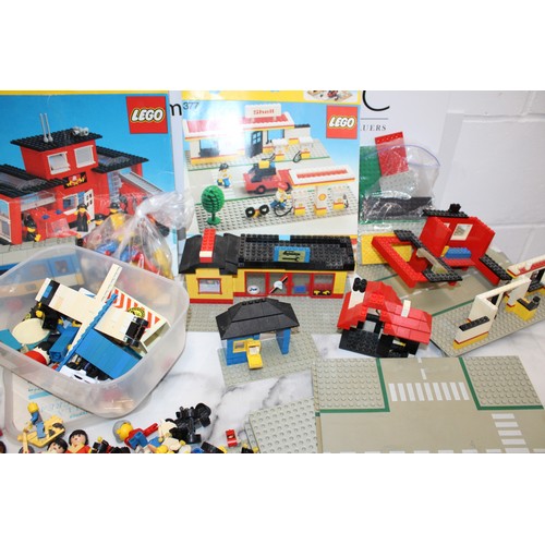 785 - Large Quantity Of LEGO Including Other Figures