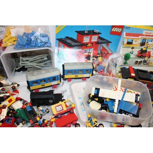 785 - Large Quantity Of LEGO Including Other Figures