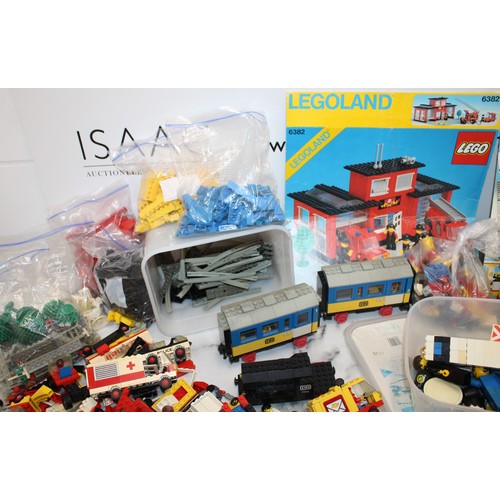 785 - Large Quantity Of LEGO Including Other Figures