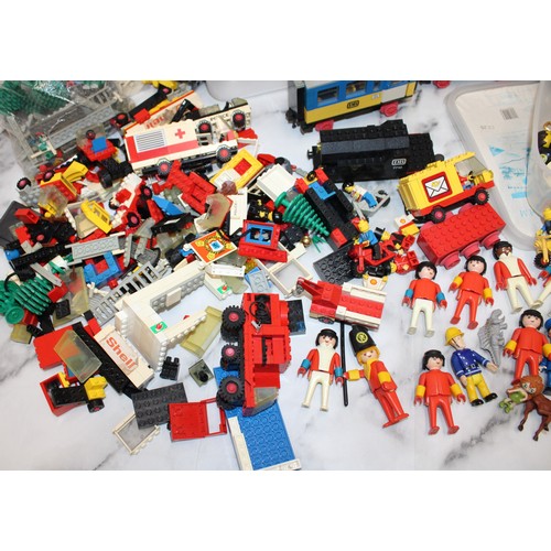 785 - Large Quantity Of LEGO Including Other Figures