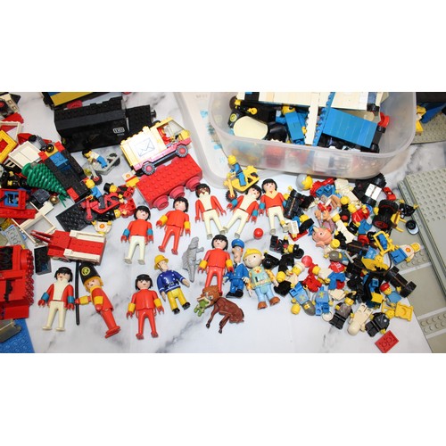 785 - Large Quantity Of LEGO Including Other Figures