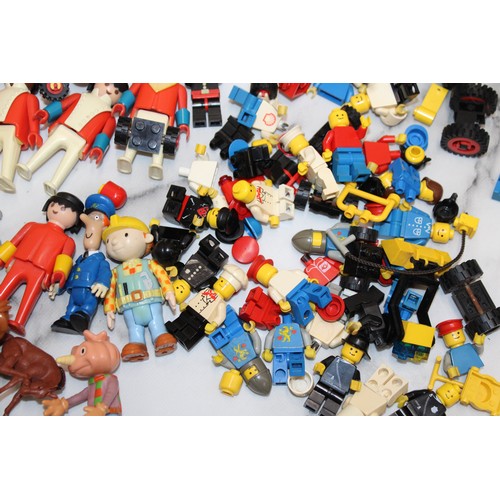 785 - Large Quantity Of LEGO Including Other Figures