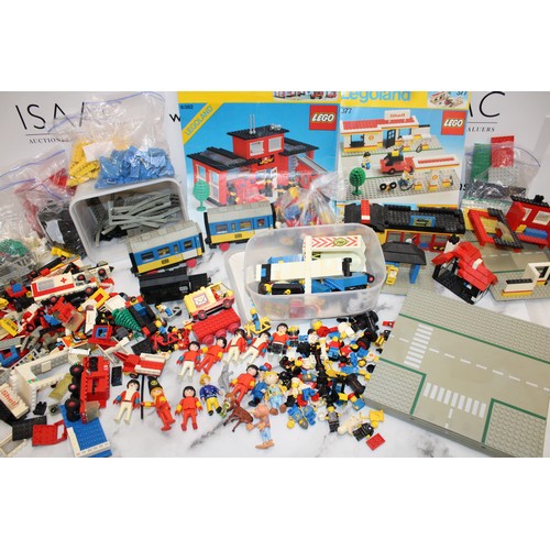 785 - Large Quantity Of LEGO Including Other Figures