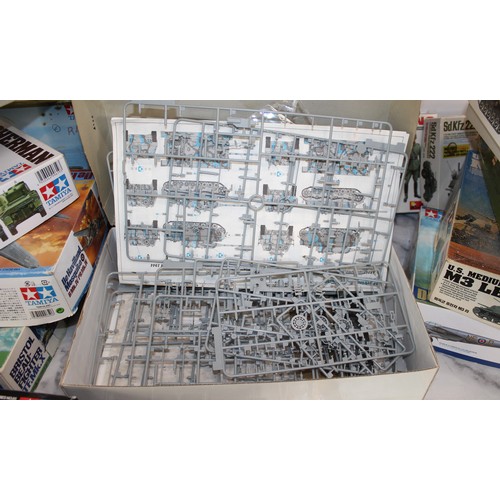 787 - Large Quantity Of Models Incomplete/Used Bits/Boxes/Unopened Bits/All Sorts Etc
Various Conditions