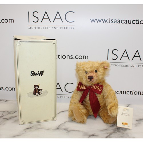 821 - A Collectable Boxed Steiff Teddy Bear H:31cm...