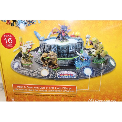 822 - A Collectable Skylanders Giants Battle Arena Game ( New In Box)