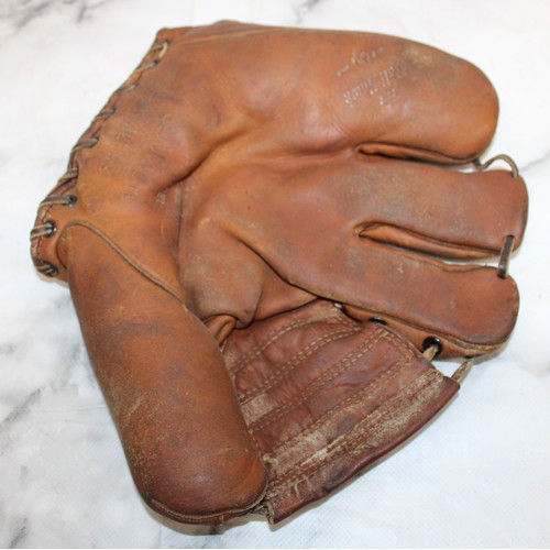 687 - Stamped 1947 WILSON Made In USA Baseball Glove With Ball