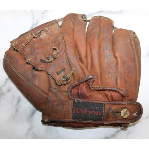 687 - Stamped 1947 WILSON Made In USA Baseball Glove With Ball