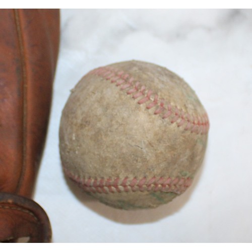 687 - Stamped 1947 WILSON Made In USA Baseball Glove With Ball