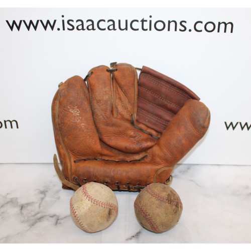 688 - Vintage MACGREGOR MADE IN USA Baseball Glove with 2 x Balls