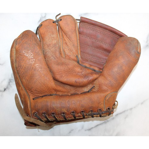 688 - Vintage MACGREGOR MADE IN USA Baseball Glove with 2 x Balls