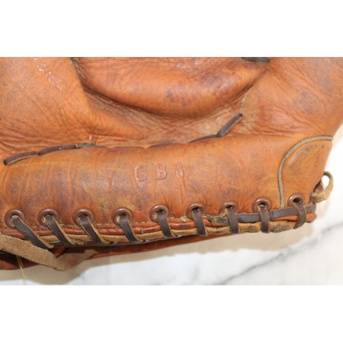 688 - Vintage MACGREGOR MADE IN USA Baseball Glove with 2 x Balls