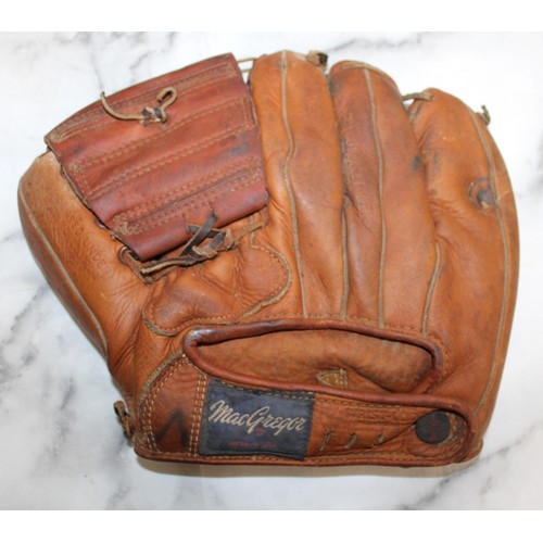 688 - Vintage MACGREGOR MADE IN USA Baseball Glove with 2 x Balls