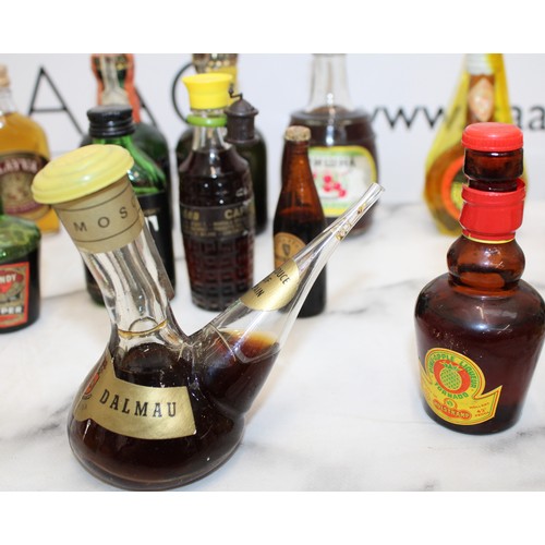 274 - A Quantity Of Collectable Mixed Alcohol Miniatures
COLLECTION ONLY