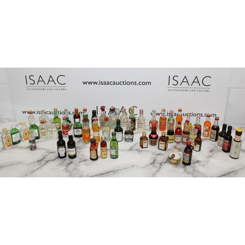 275 - A Quantity Of Collectable Mixed Alcohol Miniatures
COLLECTION ONLY