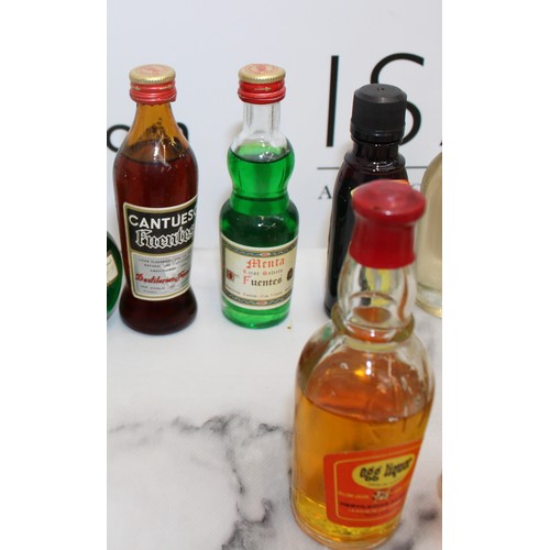 275 - A Quantity Of Collectable Mixed Alcohol Miniatures
COLLECTION ONLY