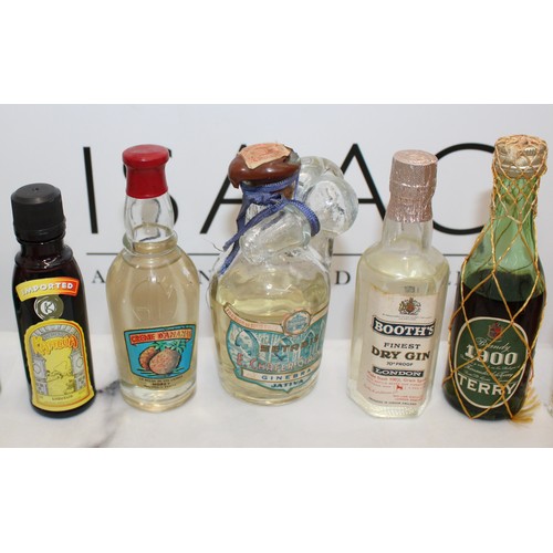 275 - A Quantity Of Collectable Mixed Alcohol Miniatures
COLLECTION ONLY