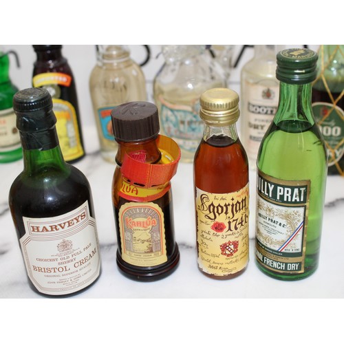 275 - A Quantity Of Collectable Mixed Alcohol Miniatures
COLLECTION ONLY