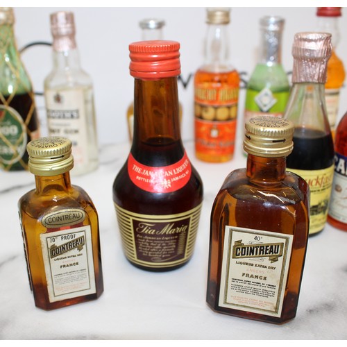 275 - A Quantity Of Collectable Mixed Alcohol Miniatures
COLLECTION ONLY