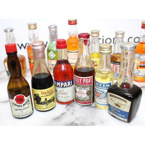 275 - A Quantity Of Collectable Mixed Alcohol Miniatures
COLLECTION ONLY