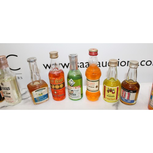 275 - A Quantity Of Collectable Mixed Alcohol Miniatures
COLLECTION ONLY