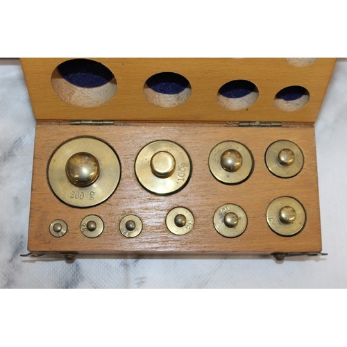 89 - A Set Of Vintage Weighing Scales And Weights