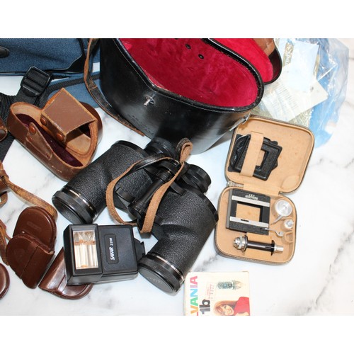 245 - A Quantity Of Cameras/MINOLTA/OLYMPUS And Equipment Binoculars Etc All Untested
In Large Duffel Bag