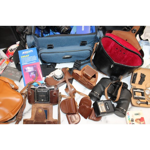 245 - A Quantity Of Cameras/MINOLTA/OLYMPUS And Equipment Binoculars Etc All Untested
In Large Duffel Bag