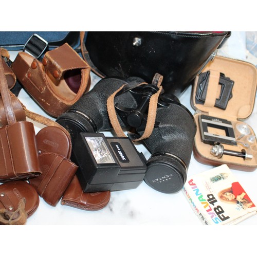 245 - A Quantity Of Cameras/MINOLTA/OLYMPUS And Equipment Binoculars Etc All Untested
In Large Duffel Bag