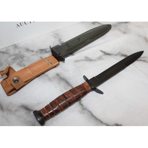 108 - 1 x Hunting Knife ( In A Sheath) L: 29cm
COLLECTION ONLY PROOF OF ID NEEDED (MUST BE OVER 8)