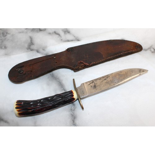 111 - 2 x Hunting Knifes (Sheaths Included) Longest 26cm
COLLECTION ONLY PROOF OF ID NEEDED ( MUST BE OVER... 