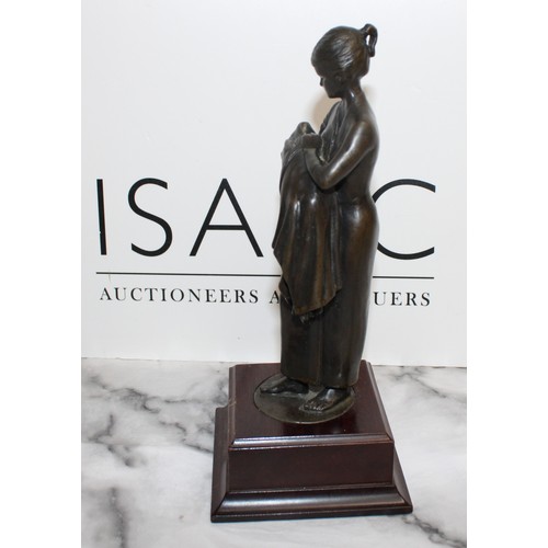 34 - A Collectable Bronzed Statue Of A Lady Nursing A Baby H:24cm