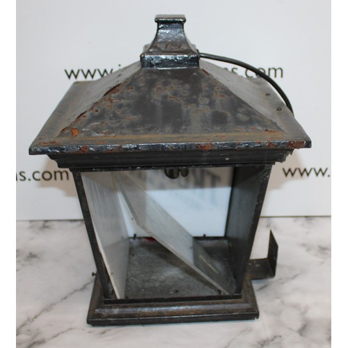 236 - Truman Beers & Ales Pub Light Base 22.5 x 22.5cm/Height 27cm/Top 30 x 30cm 

Collection Only