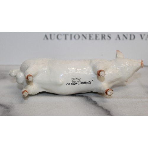 117 - 2 x Beswick Pigs (Boar And Sow) 
Length 17cm
Collection Only