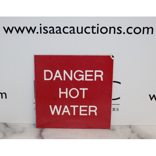 258 - Danger Hot Water Sign
Size 20cm x 20cm