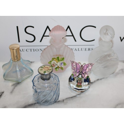 229 - 5 x Collectable Glass Perfume Bottles/Containers Tallest 14cm
Collection Only