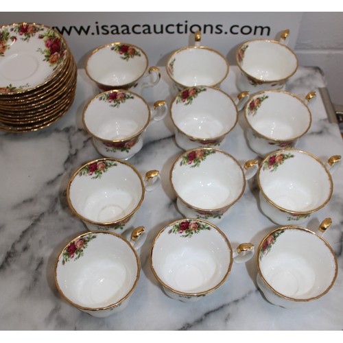 215 - Quantity Of Royal Albert Old Country Roses Items 

12 Tea Cups
12 Saucers
12 Side Plates
1 Sugar Bow... 