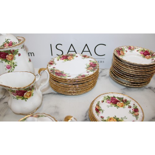 215 - Quantity Of Royal Albert Old Country Roses Items 

12 Tea Cups
12 Saucers
12 Side Plates
1 Sugar Bow... 