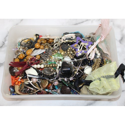 505 - Mixed Jewellery Items Etc In Box