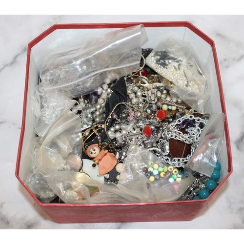 506 - Quantity Of Mixed Jewellery Items Etc In A Box