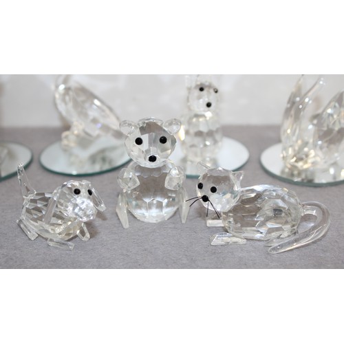 158 - A Selection Of Collectable Swarovski Miniature Ornaments Tallest:9cm Inc Mirrored Plates
COLLECTION ... 