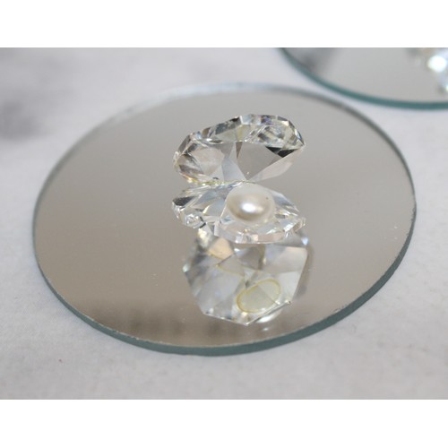 159 - A Selection Of Collectable Miniature Swarovski Ornaments Tallest:4cm Inc Mirrored Plates
COLLECTION ... 