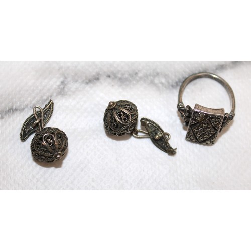 597 - Stamped SILVER Size O Vintage Marcasite Ring With Antique Cufflinks In A Pouch