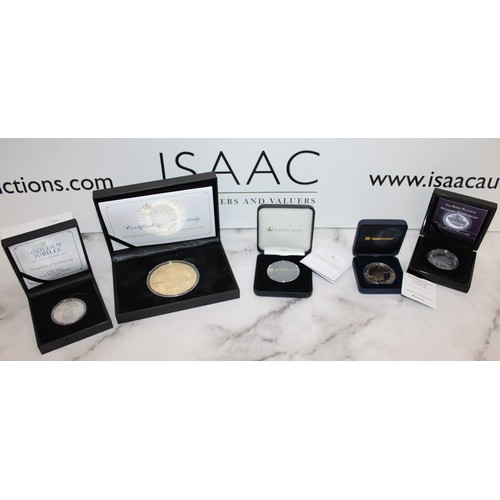 432 - 5 x Boxed Collectable Commemorative Coins