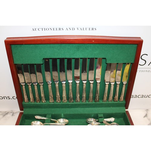 611 - Boxed JOHN TURTON Sheffield England Cutlery Set