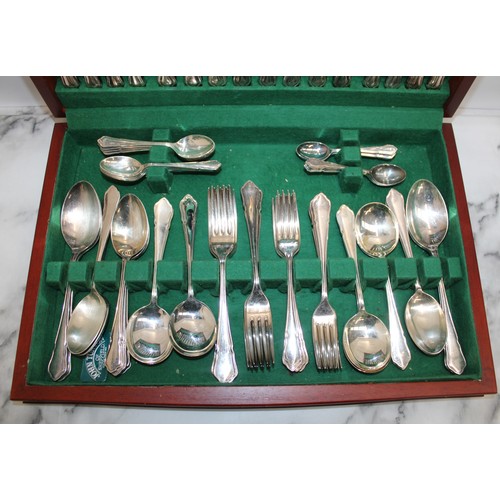 611 - Boxed JOHN TURTON Sheffield England Cutlery Set