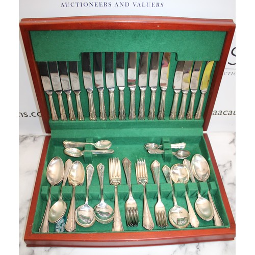 611 - Boxed JOHN TURTON Sheffield England Cutlery Set