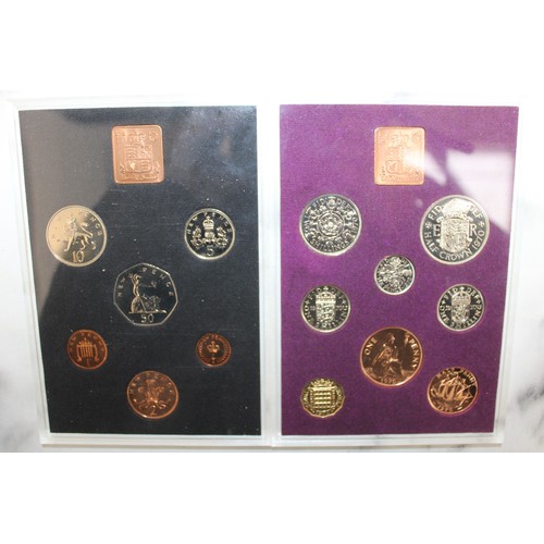 463 - 1970 and 1971 Royal Mint Annual Coin Sets