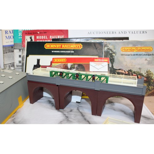 979 - A Large Quantity Of Model Railway Accessories Inc: Video's, Buildings ,Magazines Etc In Various Cond... 