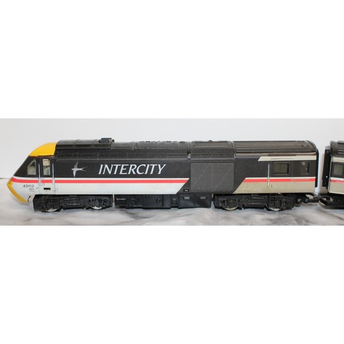 982 - 2 x Collectable Engines And 2 x Carriages By Hornby